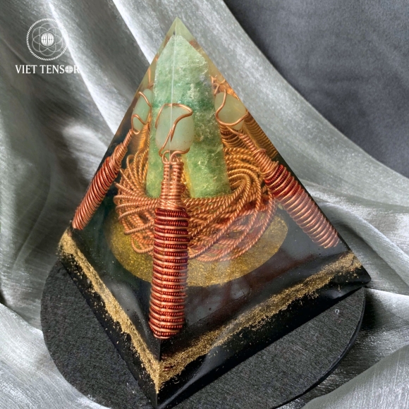Green Quartz Orgonite Pyramid