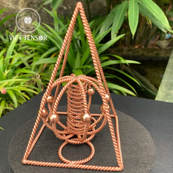 Harmonizers Pyramid with Balls