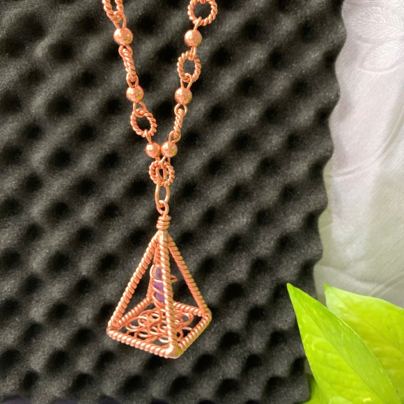 Mặt dây đeo cổ kim tự tháp Nubia